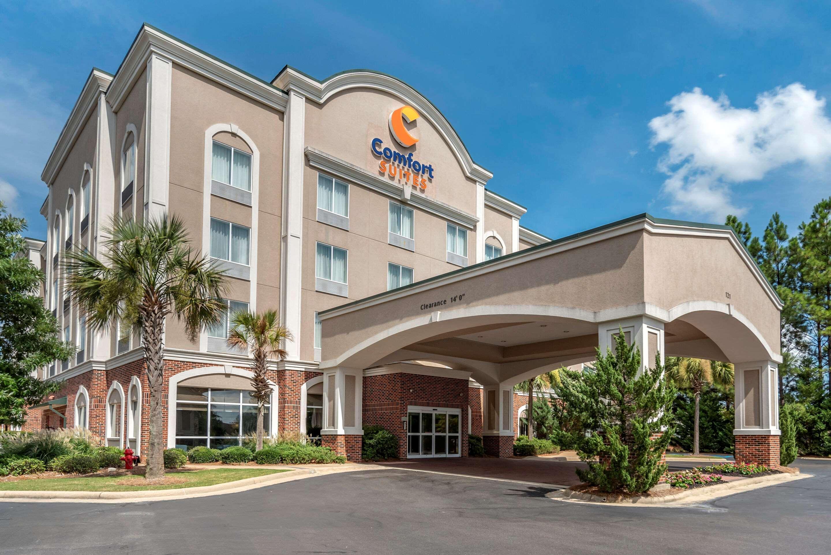 Comfort Suites Airport Luckney Экстерьер фото