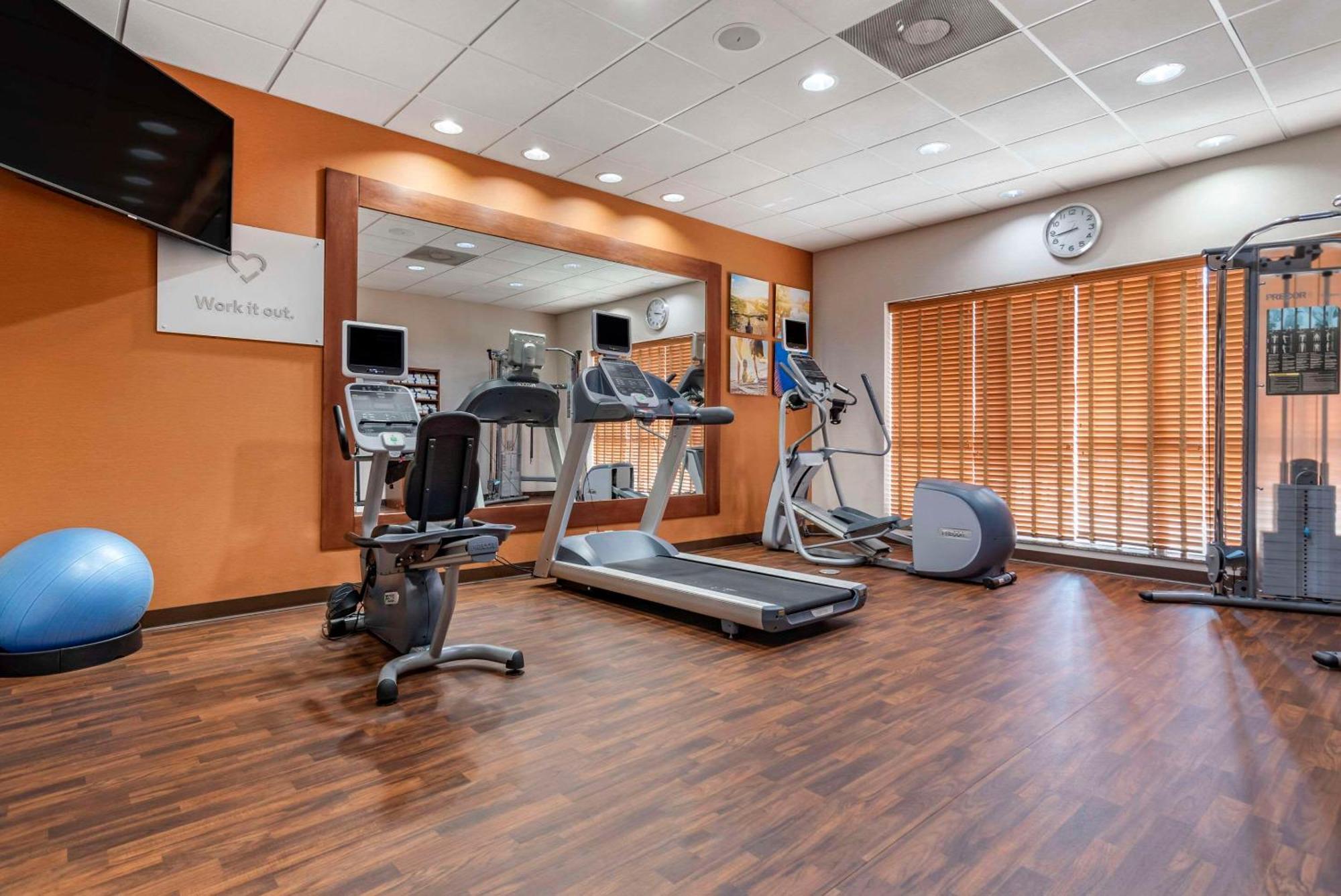 Comfort Suites Airport Luckney Экстерьер фото