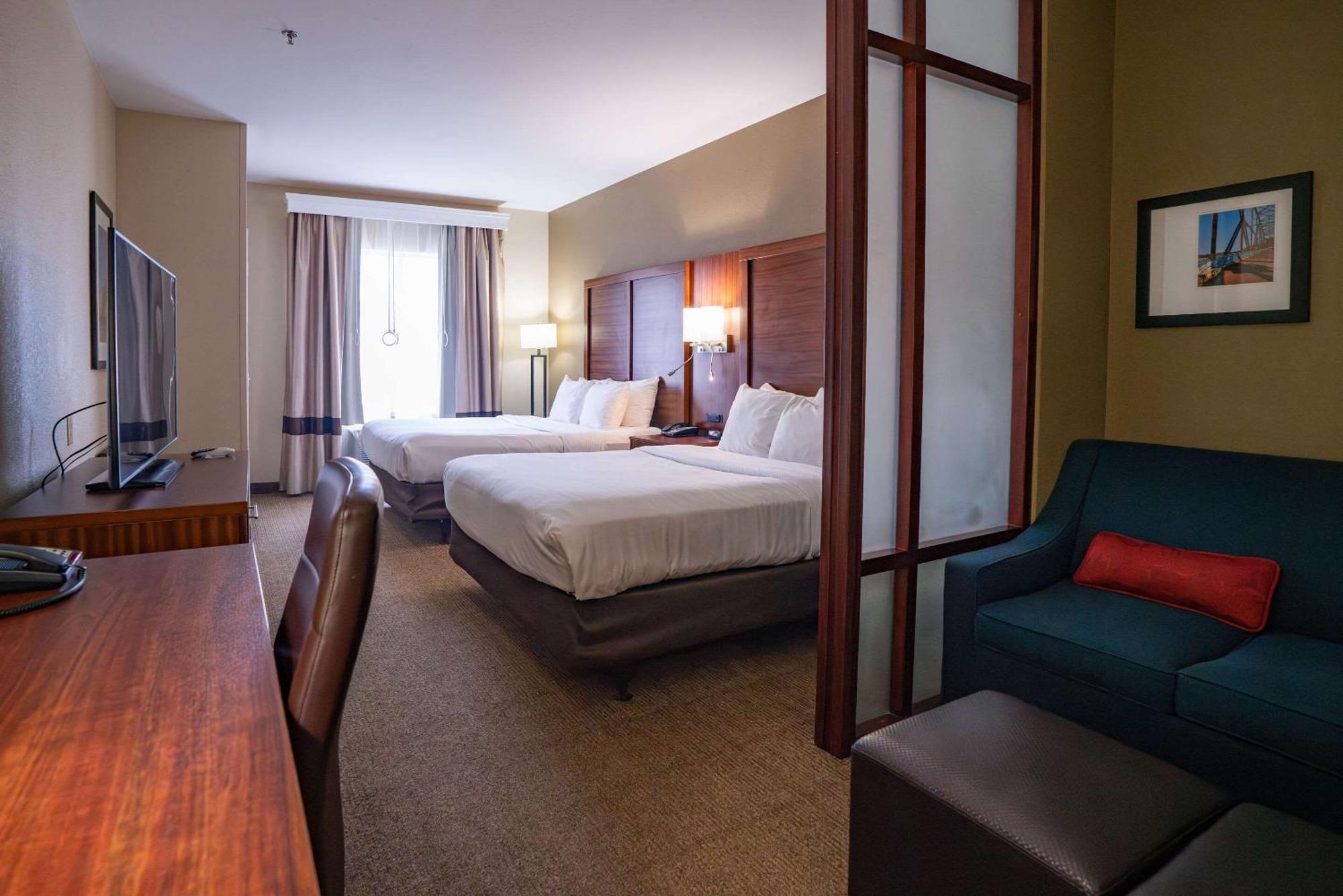 Comfort Suites Airport Luckney Экстерьер фото